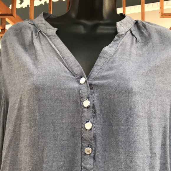 Spense blue shirt with silver colored buttons with tapered sides. Size XL. - Picture 2 of 8